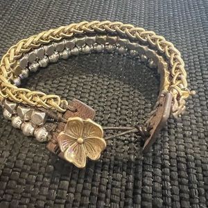 Lucky Brand triple strand bracelet‎ floral closure